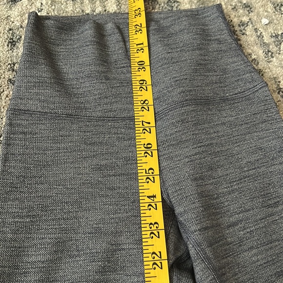 EUC lululemon leggings lined grey in color - Picture 8 of 8